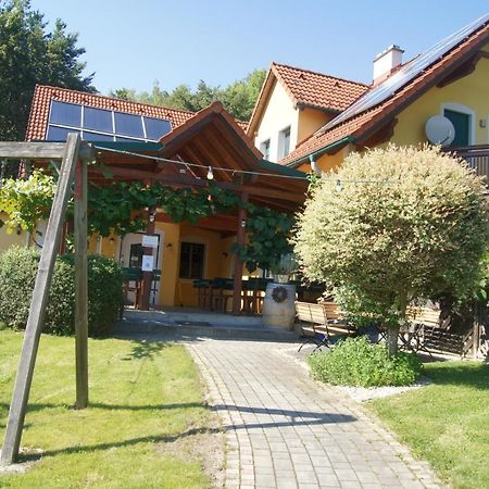 Riegler'S Buschenschank Fürstenfeld Exteriör bild