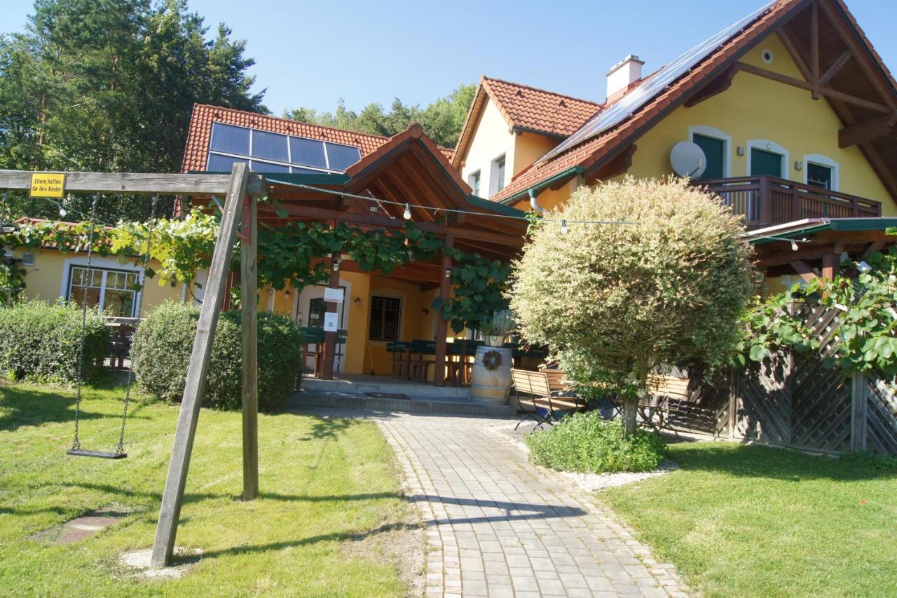 Riegler'S Buschenschank Fürstenfeld Exteriör bild
