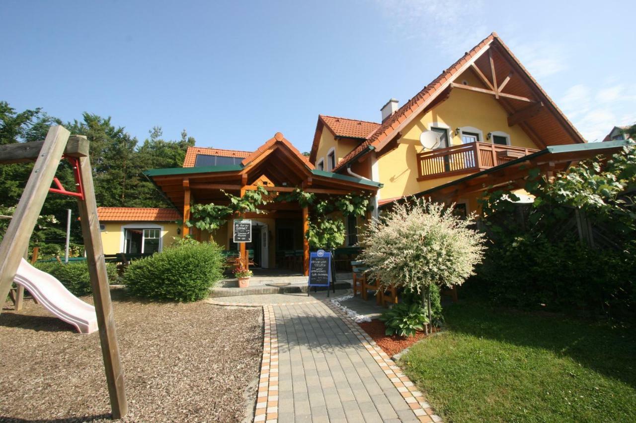 Riegler'S Buschenschank Fürstenfeld Exteriör bild