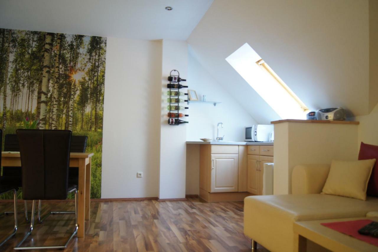 Riegler'S Buschenschank Fürstenfeld Exteriör bild